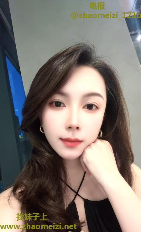 气质绝佳的美女伊伊