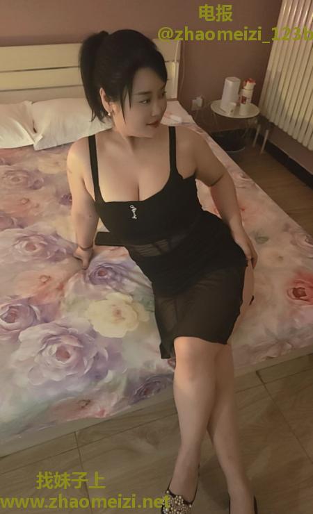 豪乳娃娃脸翘臀妹