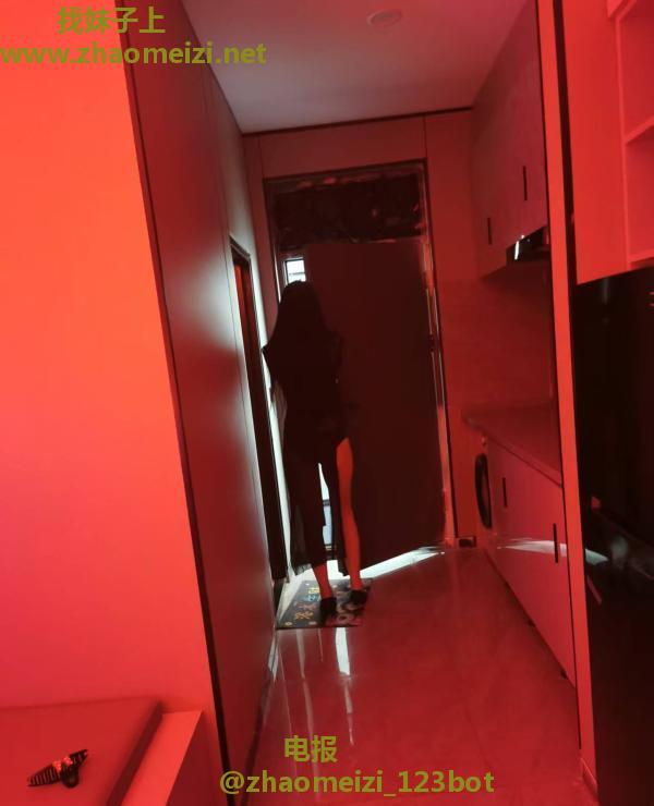 南开大奶美少妇比