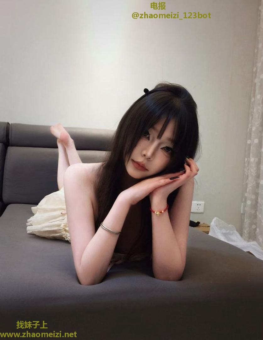 极品学生妹粉嫩一线天兼职