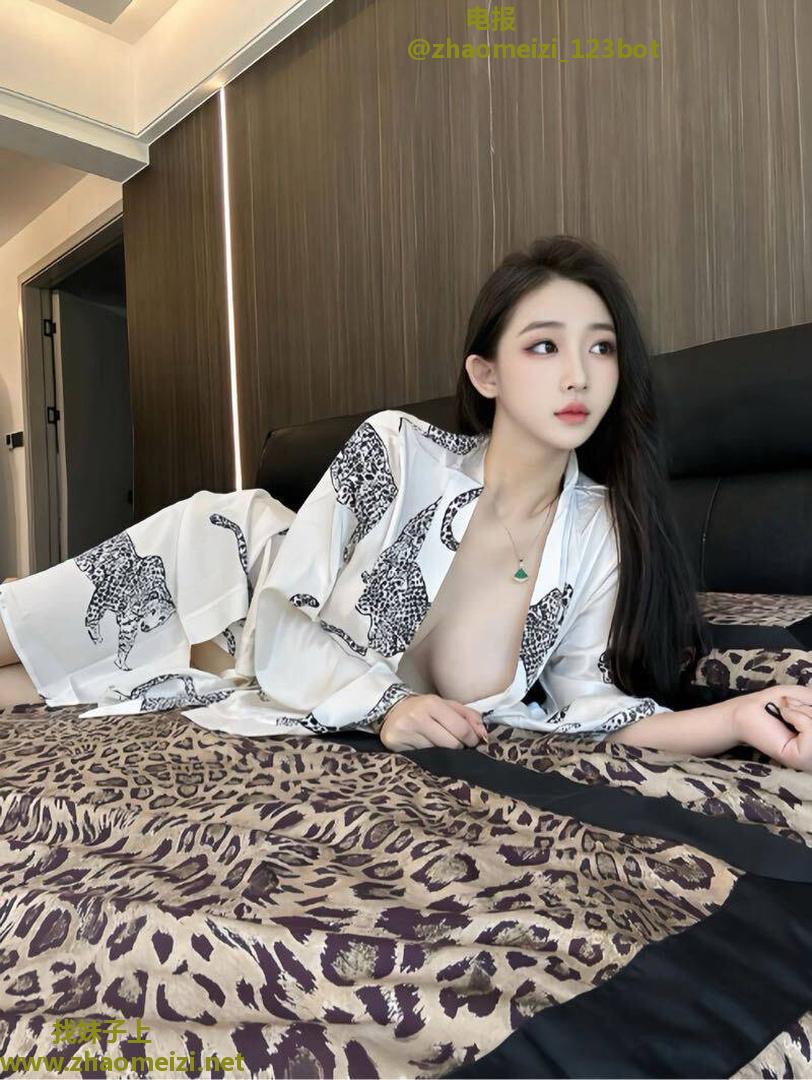 很喜欢被深喉的御姐