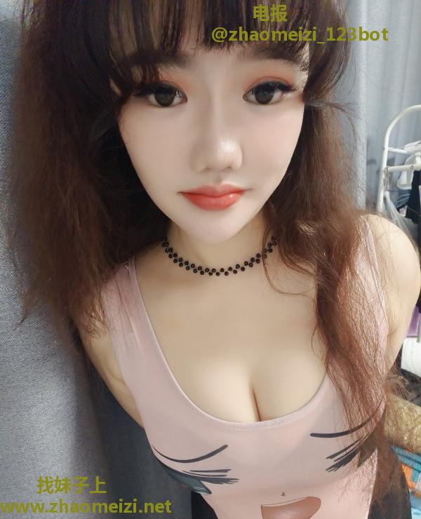 技术不错的巨乳妹