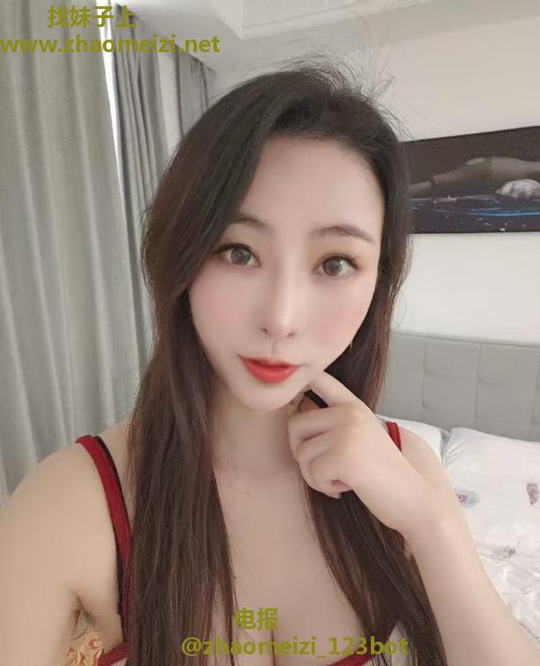 雨花大胸小姐姐