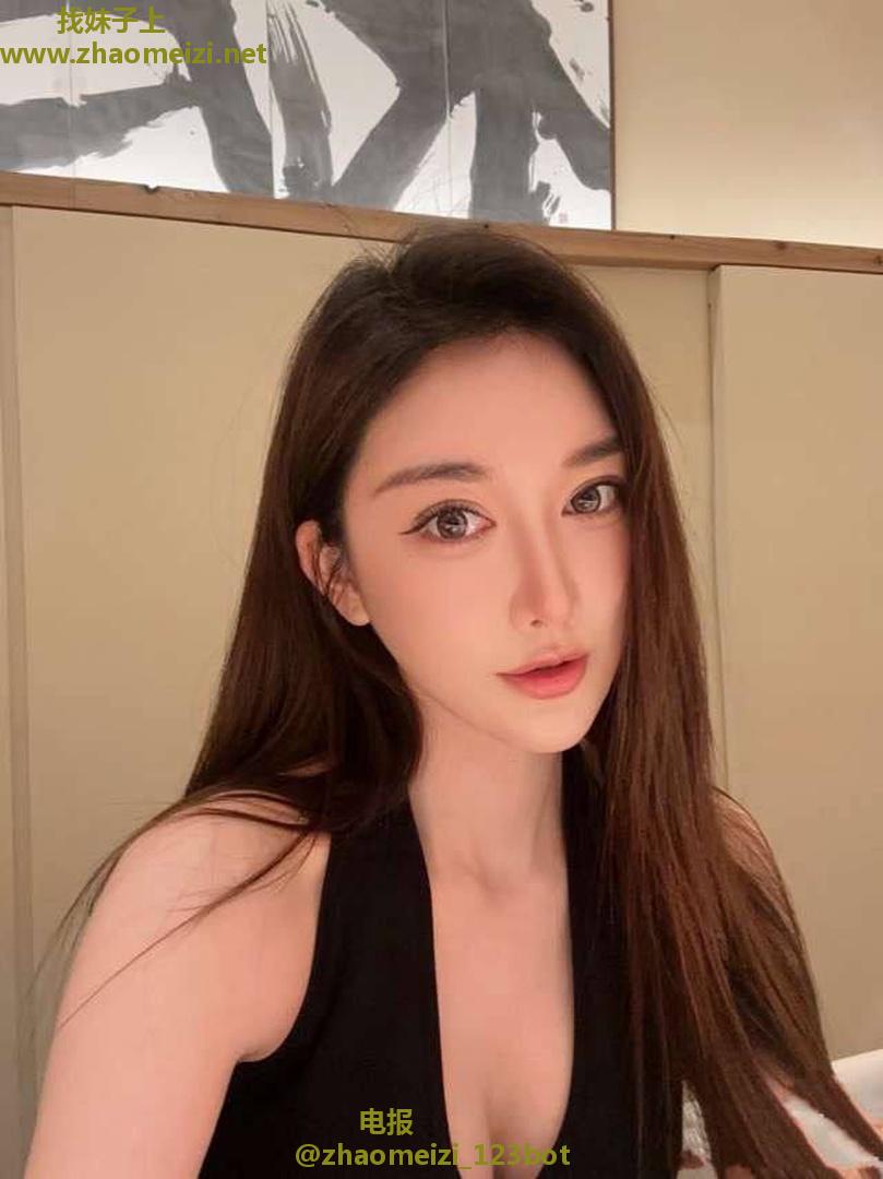 气质御姐腿很白胸很大