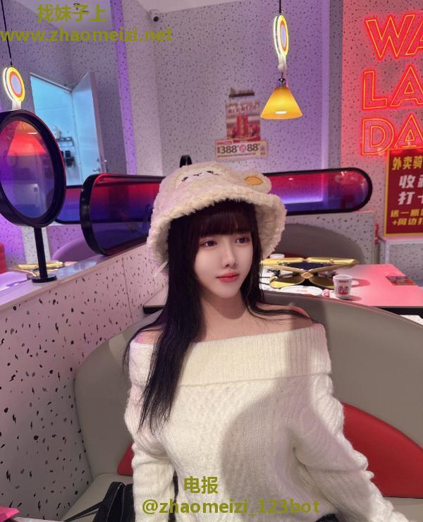 精致漂亮性感小女友