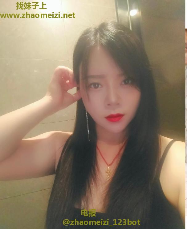 性价比很高的大胸妹子