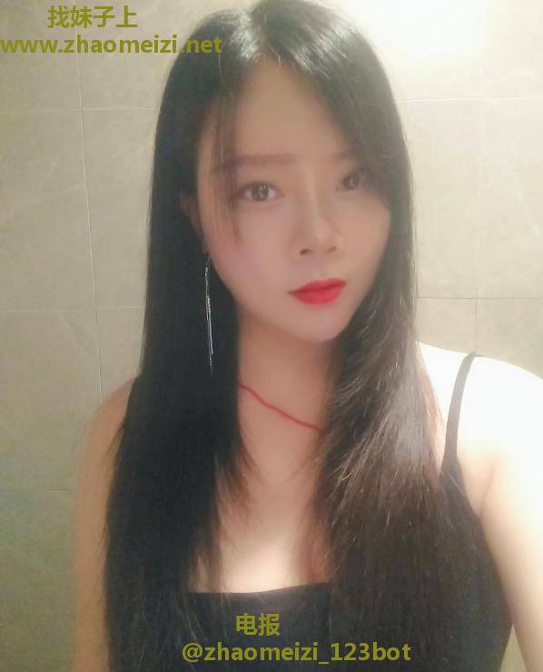 性价比很高的大胸妹子