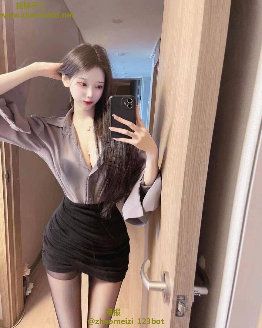 娇小玲珑胸很大容易高潮