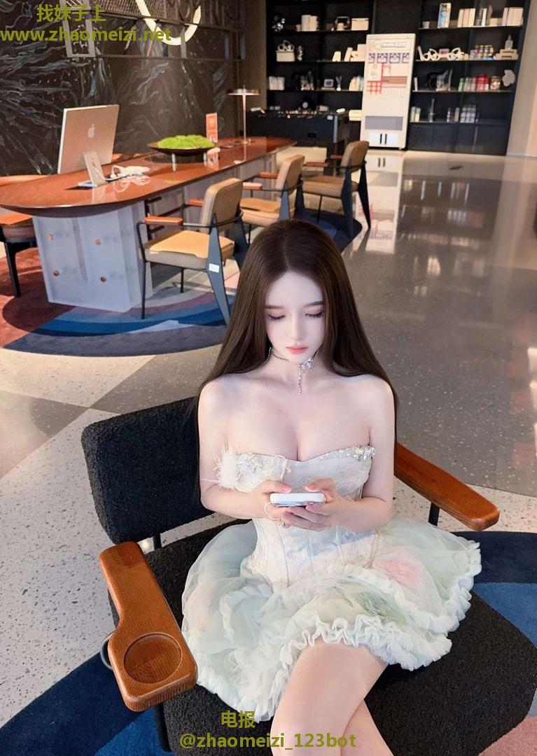 值得体验的雪白气质姐姐