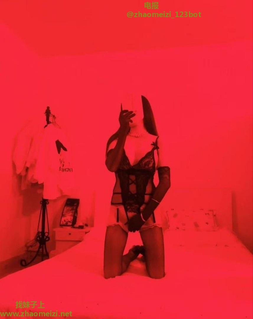 身材匀称温柔少妇