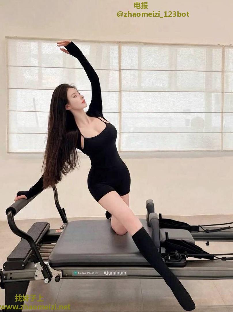 普拉提老师身体柔软