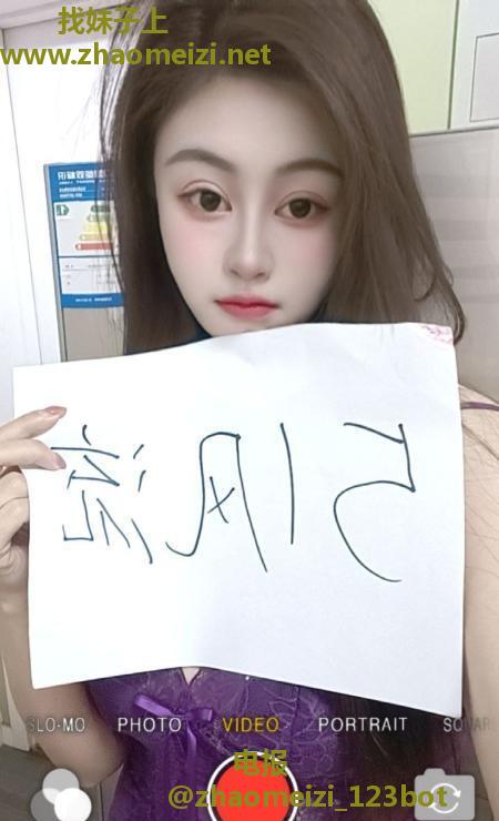 性感美女可舌吻