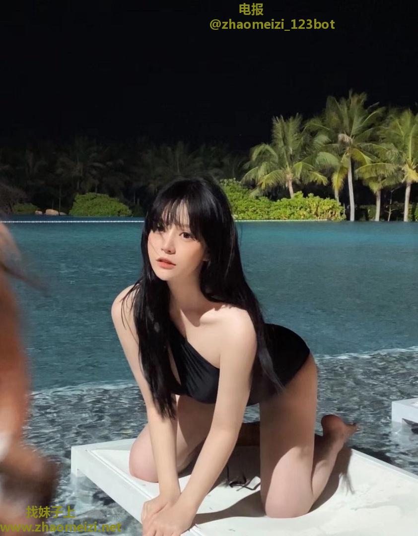 玩的很开的学生妹很粉嫩