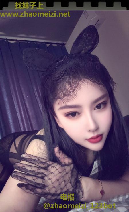 圆润挺翘小姐姐