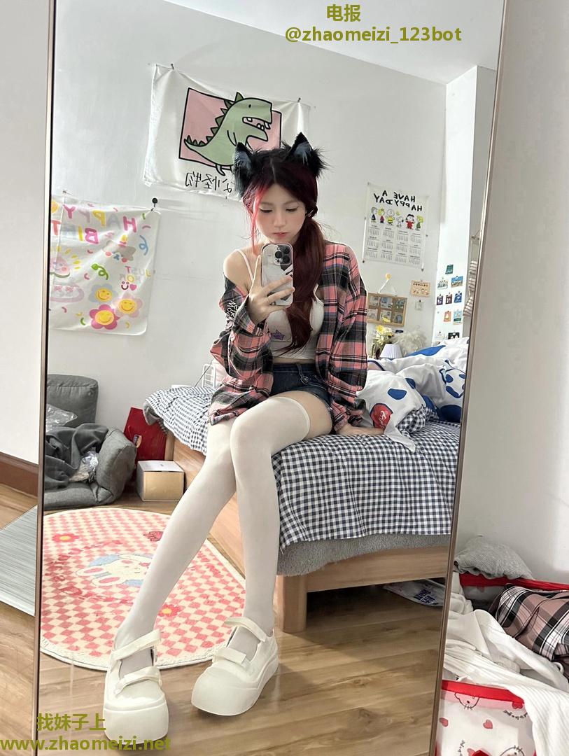 小妹刚下海小穴粉嫩多水