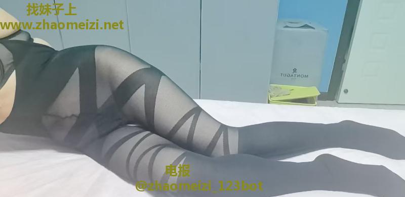 大屁股长腿骚姐姐