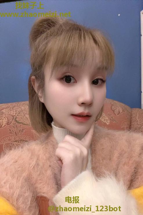 服务系肤白波软妹子