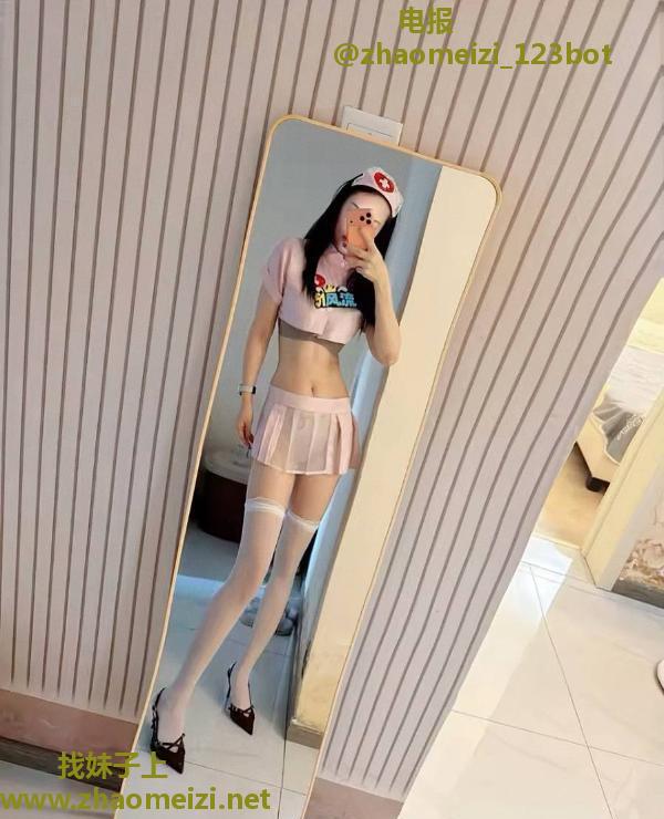 制服诱惑风骚御姐