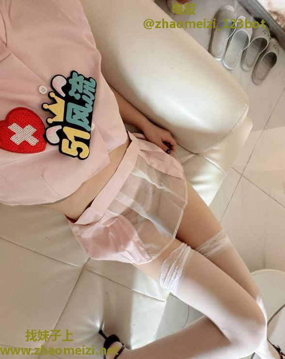 制服诱惑风骚御姐