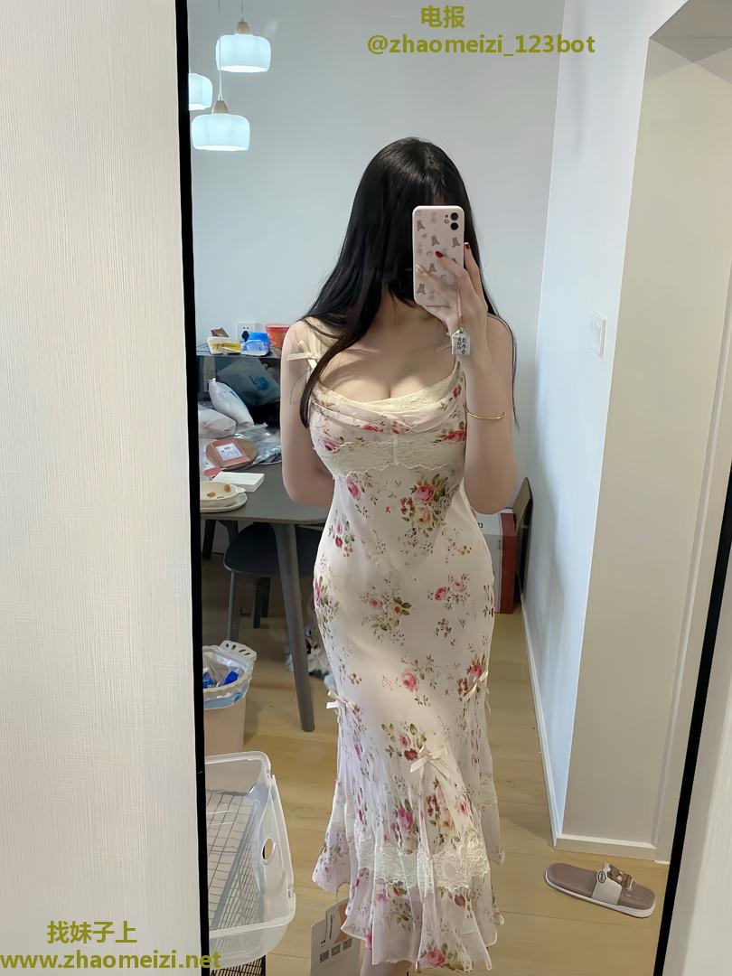 江宁性感美乳身材好