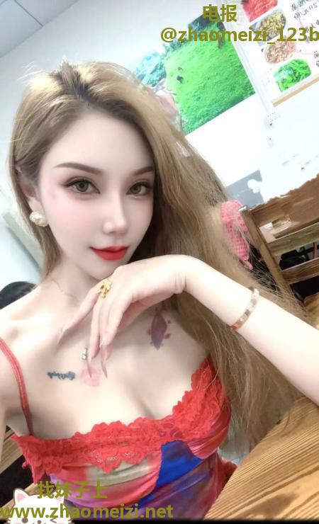 颜值身材很棒的小姐姐