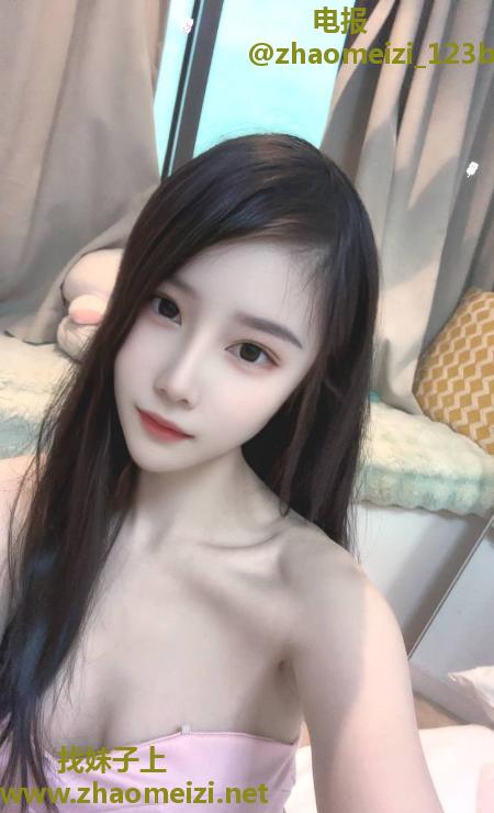 清纯苗条女友感妹子