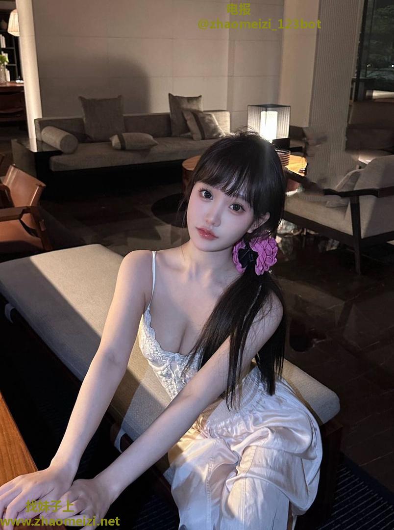 很喜欢深喉的小妞