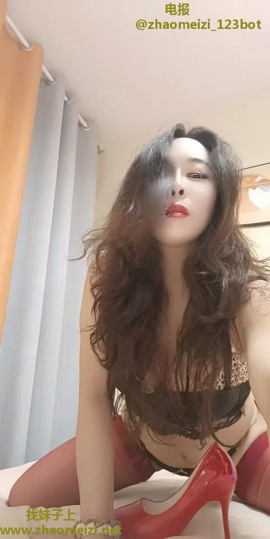 口活超好的长舌少妇