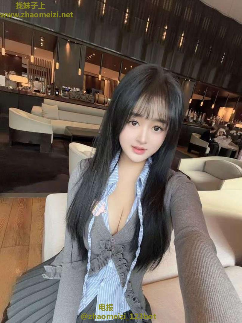 女大学生实习兼职