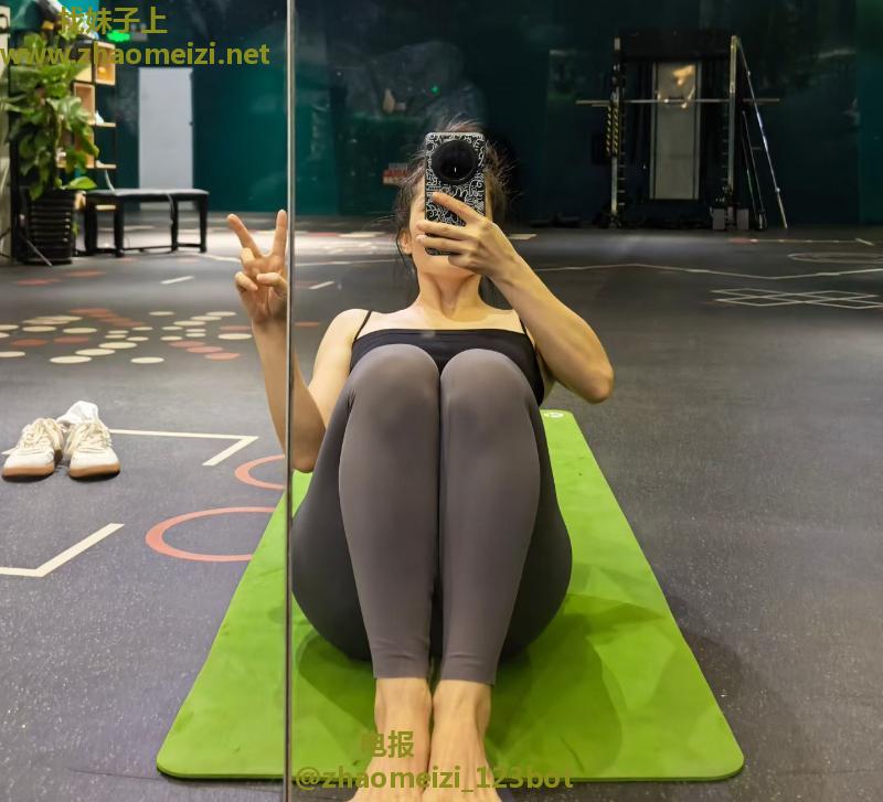 包河爱运动马甲线少妇