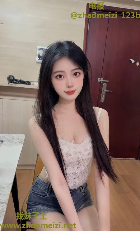 前凸后翘颜值萱萱老师