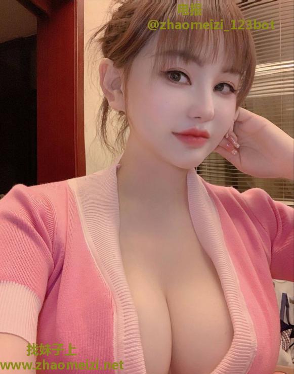 服务系巨乳骚煊煊