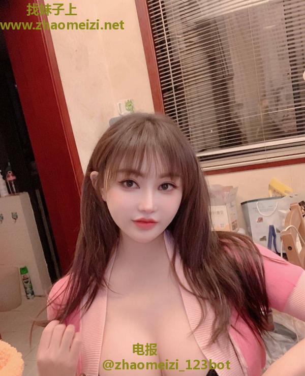 服务系巨乳骚煊煊