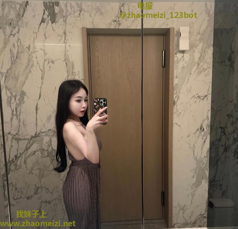 童颜巨乳美女老师