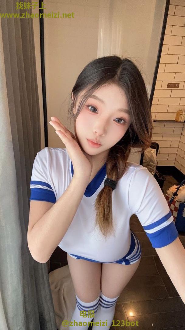 前凸后翘玲珑身材