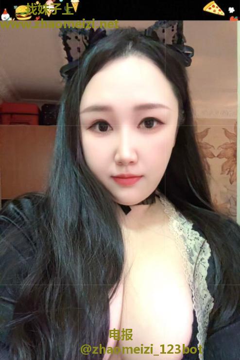 大胸少妇小姐姐