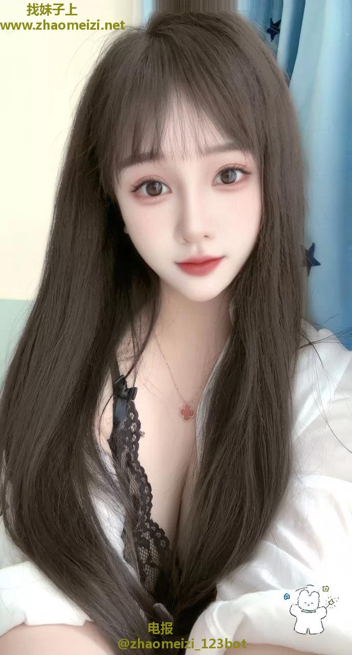 00后粉嫩大胸兼职妹子