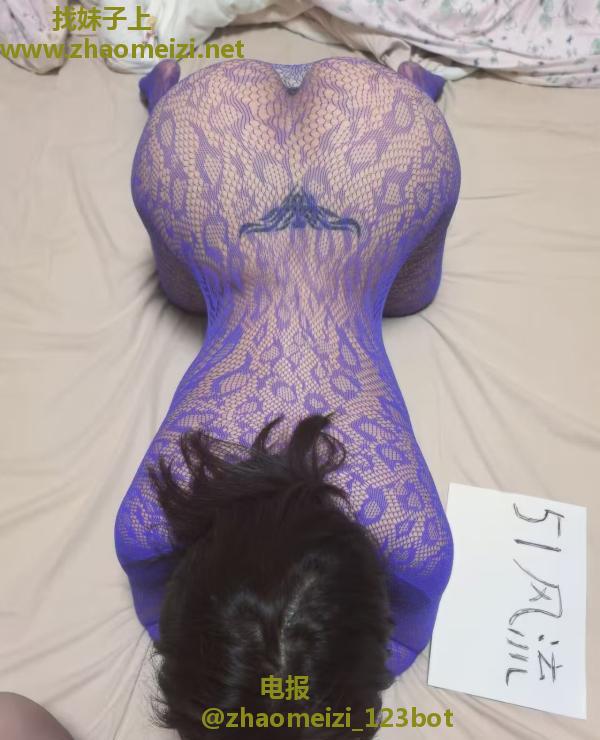 超大蜜桃臀骚妹