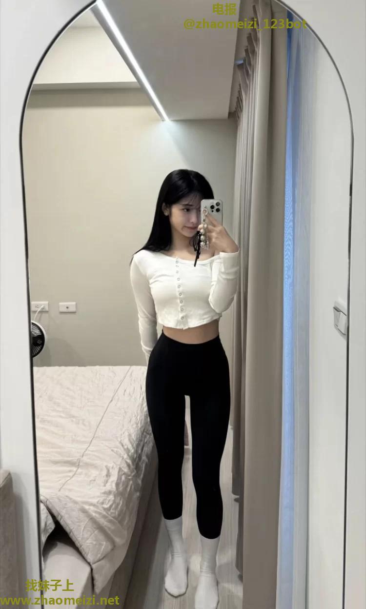 瑜伽小骚货兼职出鸡