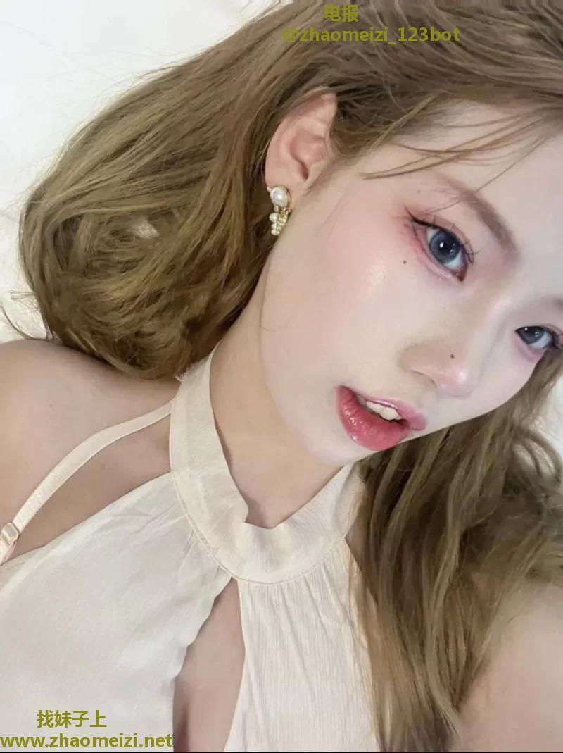 上海极品骚货小母狗00后