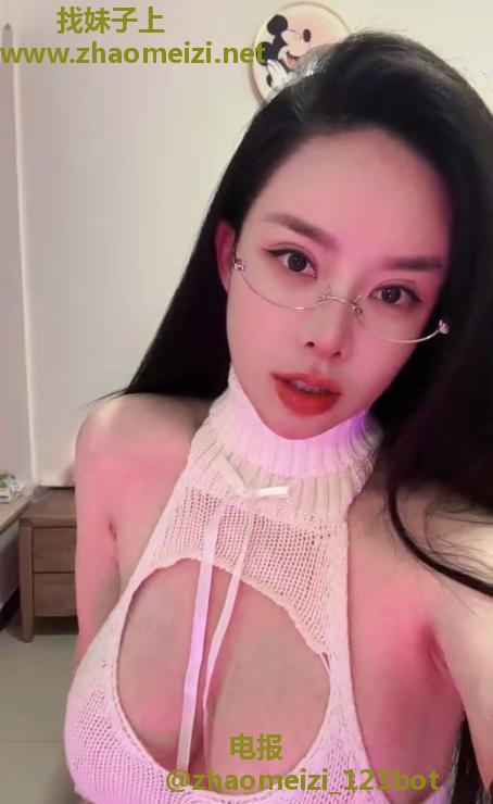 天河性感模特卡丽