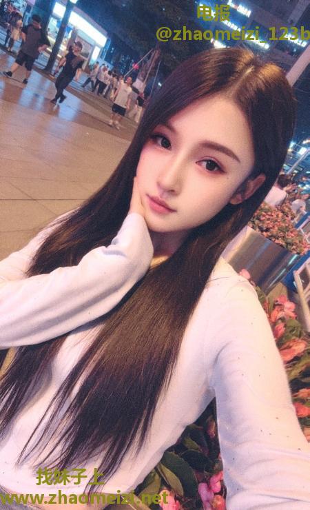 女友般的小美女