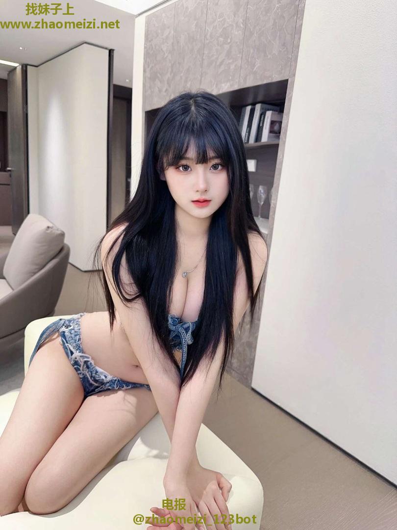 三点粉身材好骚妹