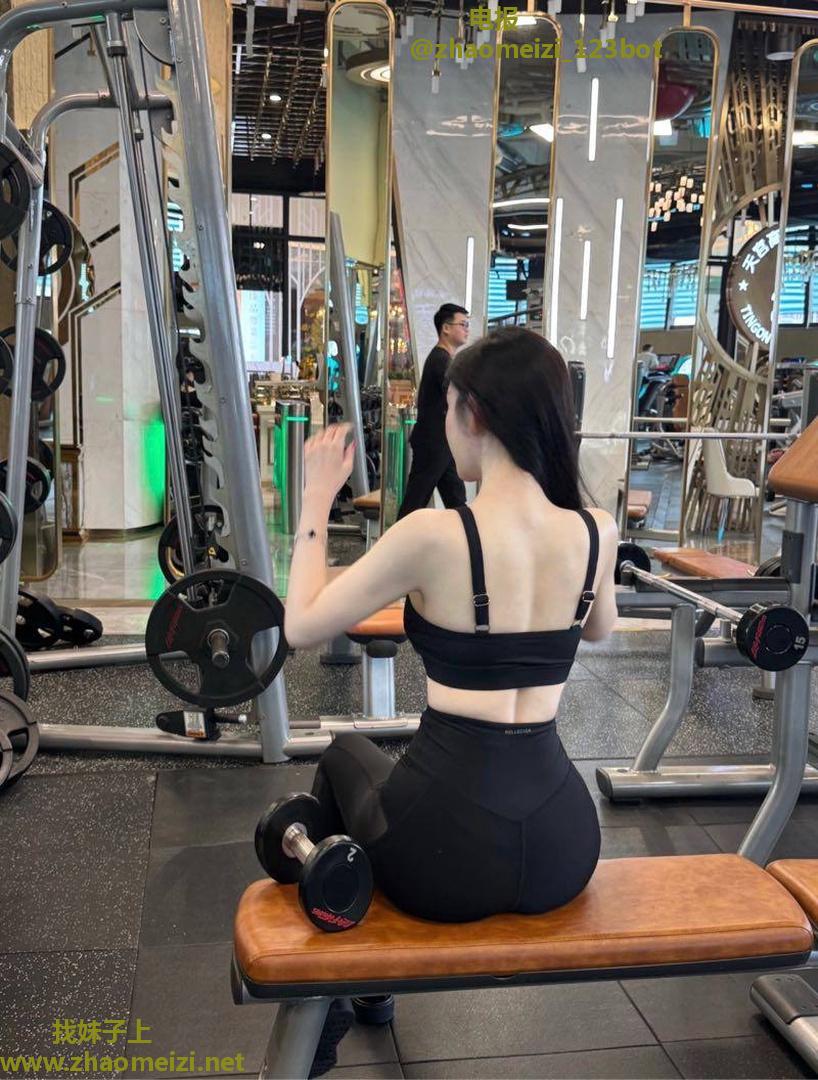 高端气质小嫩妹