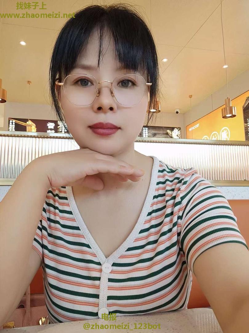 浦东眼镜娘大胸服务特别好