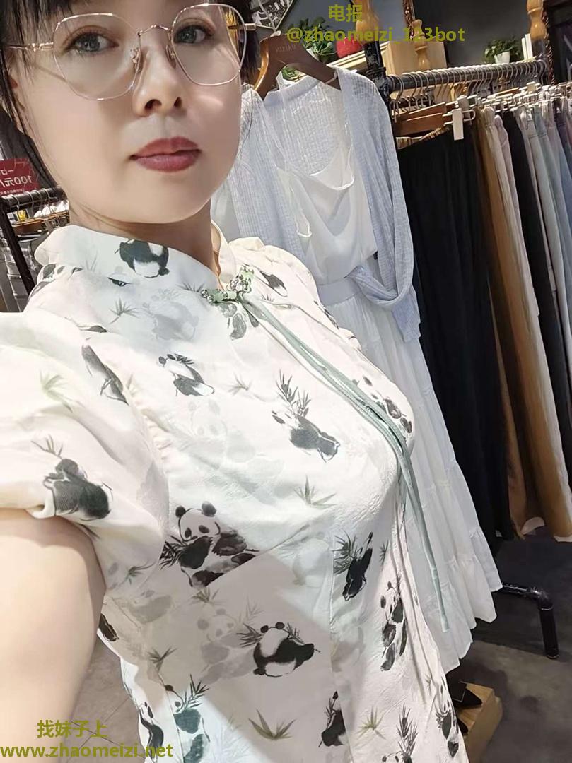 浦东眼镜娘大胸服务特别好