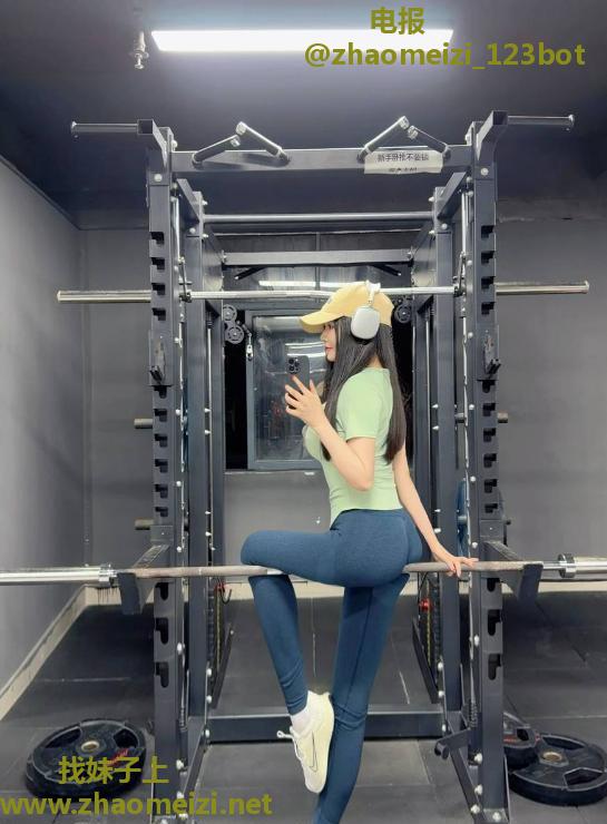 身材火辣蜜桃臀老师