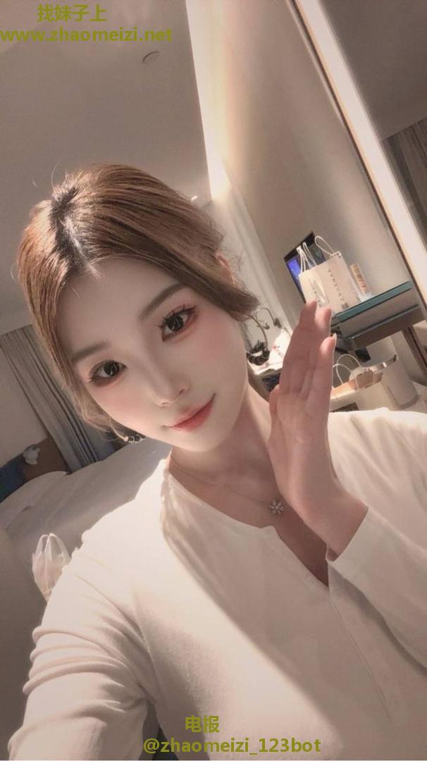 白嫩丰满巨乳妹妹