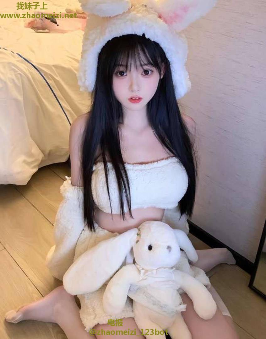 在校清纯反差女大兼职