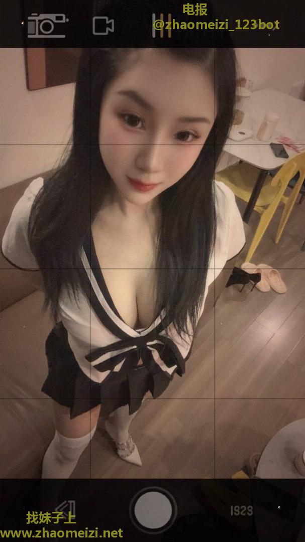  童颜大胸翘臀玫瑰